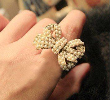 รูปภาพ:http://img0.liveinternet.ru/images/attach/c/5/88/683/88683814_3978565_ButterflyBowPearlKoreanFashionRingSizeC.jpg