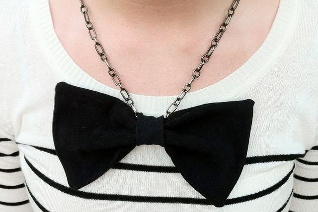 รูปภาพ:http://dollarstorecrafts.com/wp-content/uploads/2011/04/bowtie-necklace.jpg
