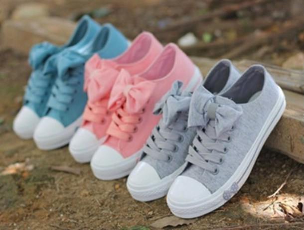 รูปภาพ:http://picture-cdn.wheretoget.it/al0tsp-l-610x610-shoes-bow-pastel-light-colors-pink-blue-grey-gray-girly-vans-converse-bows-vintage-bag-pink+converse-cute-trainers-canvas-bow+shoes-dark+blue-grey+converse+sneakers+withhold+bows-n.jpg