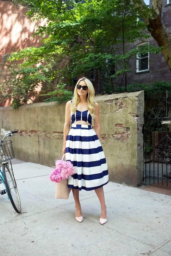 รูปภาพ:http://glamradar.com/wp-content/uploads/2016/06/6.-navy-and-white-striped-dress.jpg