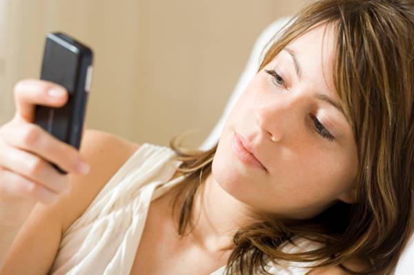 รูปภาพ:http://discoveryhouse.ca/wp-content/uploads/2012/07/woman-with-cell-phone.jpg