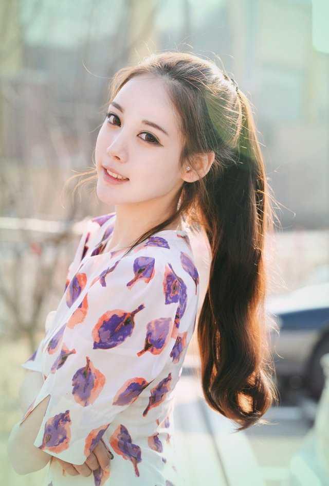 รูปภาพ:http://www.wiseshe.com/wp-content/uploads/2015/07/Ponytail-Korean-Hairstyle.jpg
