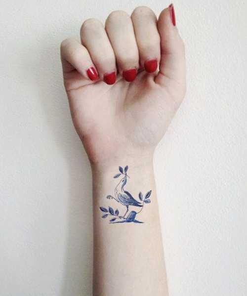 รูปภาพ:http://www.stylestime.net/wp-content/uploads/2015/03/Beautiful-Branch-Bird-Wrist-Tattoos-for-Girls.jpg