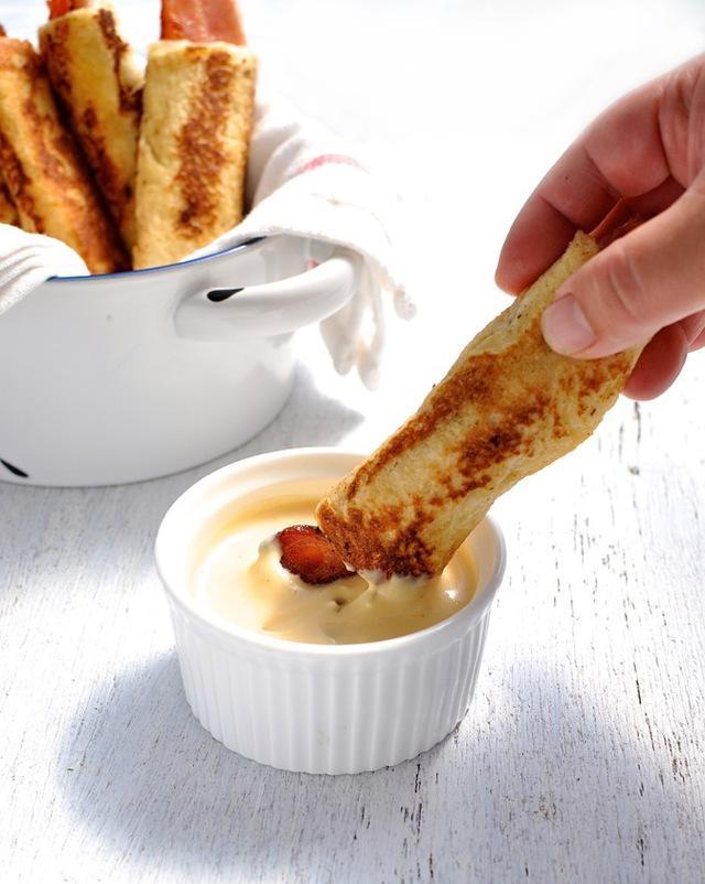 รูปภาพ:http://www.recipetineats.com/wp-content/uploads/2014/10/Bacon-French-Toast-Roll-Ups-1.jpg