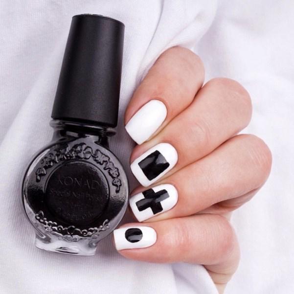 รูปภาพ:http://bmodish.com/wp-content/uploads/2015/05/simple-geometric-nails-bmodish.jpg