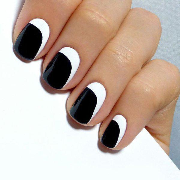 รูปภาพ:http://www.cuded.com/wp-content/uploads/2014/12/53-black-and-white-nail-art.jpg