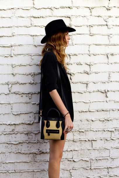 รูปภาพ:http://picture-cdn.wheretoget.it/oi6lgc-l-610x610-bag-beige+black-celine+paris-mini-shoulder+bag.jpg
