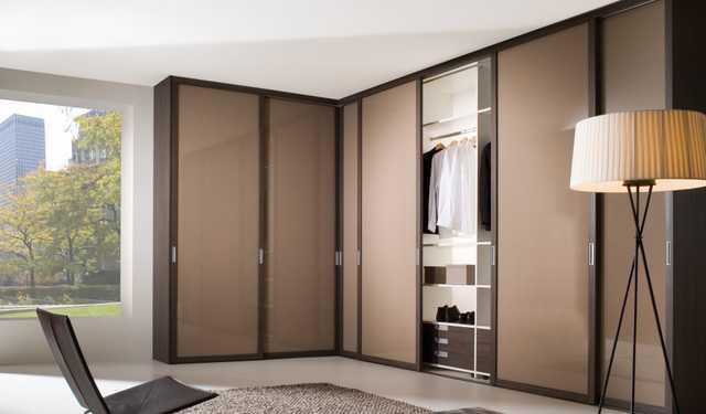 รูปภาพ:http://www.fittedwardrobes.info/wp-content/uploads/2012/06/fitted-wardrobes-sliding-doors.jpg