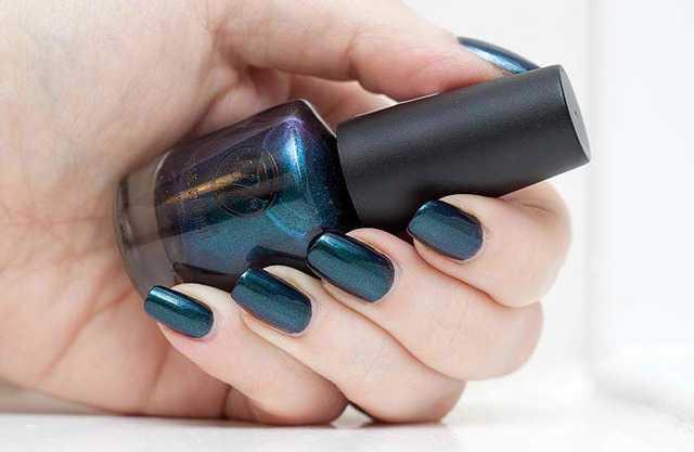 รูปภาพ:http://contentinjection.com/wp-content/uploads/2014/05/fancy-navy-blue-metallic-nail-polish.jpg