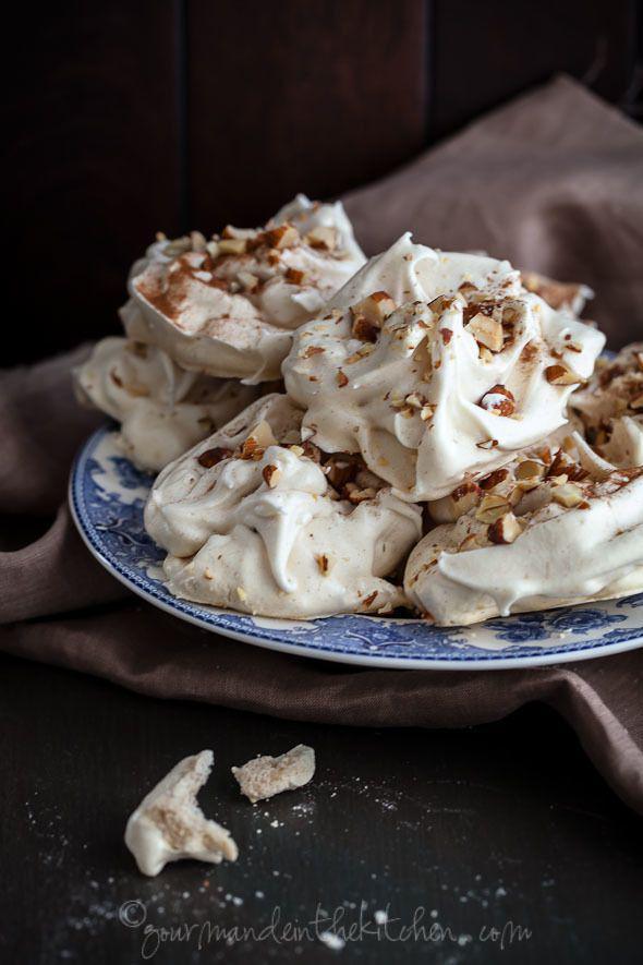 รูปภาพ:http://gourmandeinthekitchen.com/wp-content/uploads/2013/02/Maple-Cinnamon-Meringues-with-Toasted-Almonds-from-Gourmande-in-the-Kitchen.jpg