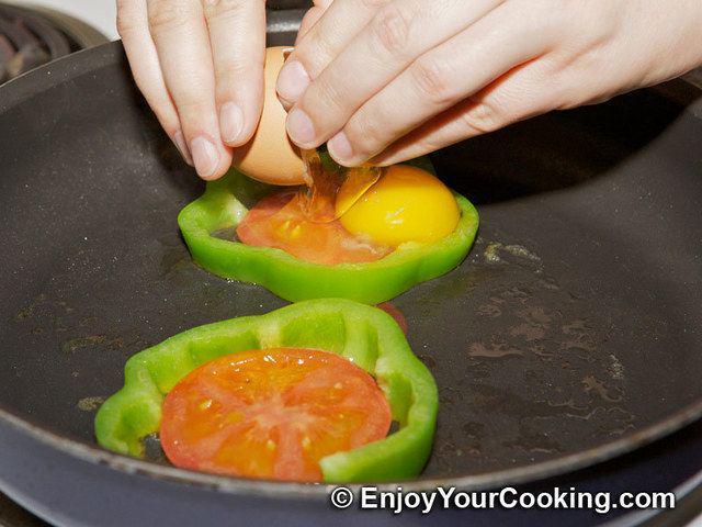 รูปภาพ:http://img.enjoyyourcooking.com/wp-content/uploads/2011/03/eggs-tomato-fried-bellpepper-ring-s4.jpg
