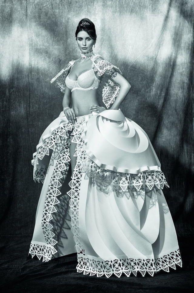 รูปภาพ:http://static.boredpanda.com/blog/wp-content/uploads/2016/03/National-Brides-I-Turn-A-Paper-Into-Wedding-Dresses5__880.jpg