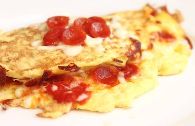 รูปภาพ:http://www.createdby-diane.com/wp-content/uploads/2011/11/Pepperoni-Pizza-Omelet-Land-O-Lakes-Eggs.jpg