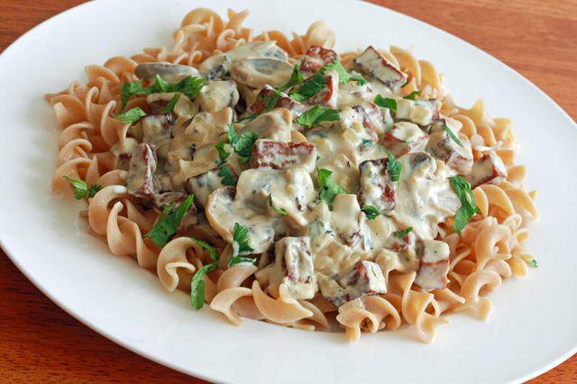 รูปภาพ:http://daringgourmet.com/wp-content/uploads/2013/01/Tofu-Stroganoff-1-sm.jpg