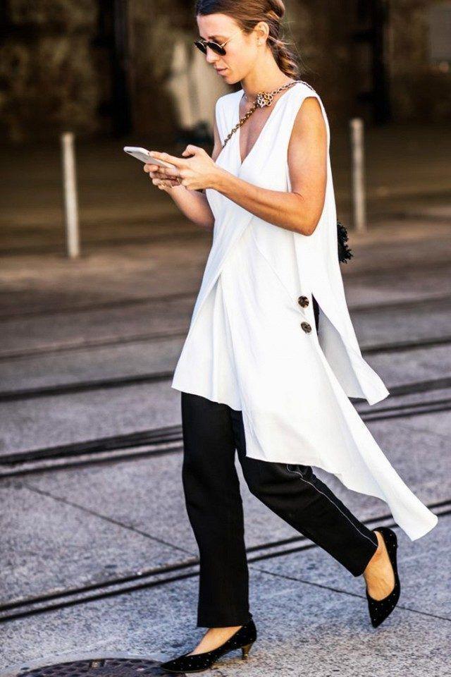รูปภาพ:http://www.closetfulofclothes.com/wp-content/uploads/2016/06/dress-over-pants-black-and-white-summer-work-outfit-long-tunic-asymmetrical-hemline-a-love-is-blind-1-640x960.jpg