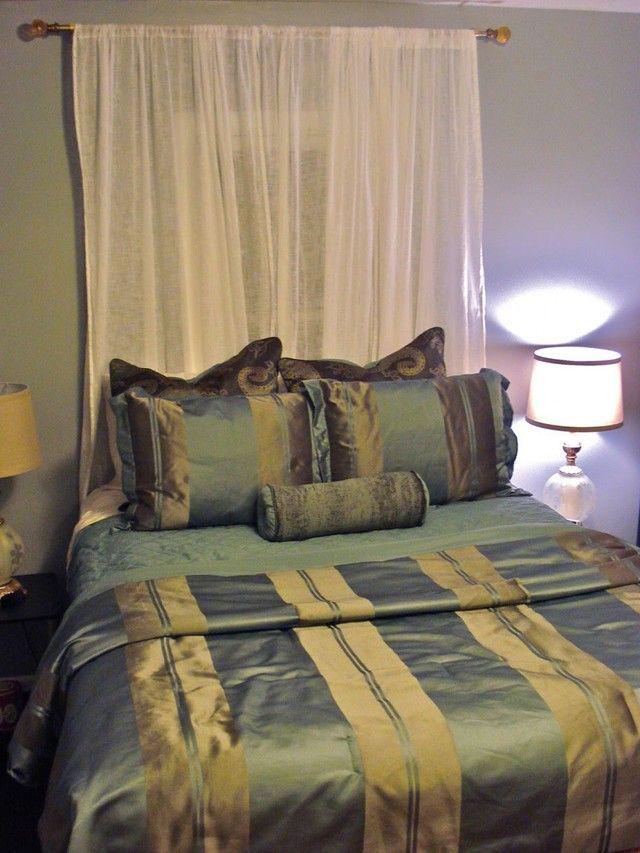 รูปภาพ:http://www.frining.com/wp-content/uploads/2014/10/awesome-bedroom-decoration-ideas-with-green-silk-bedding-and-white-curtains-over-bed-915x1220.jpg