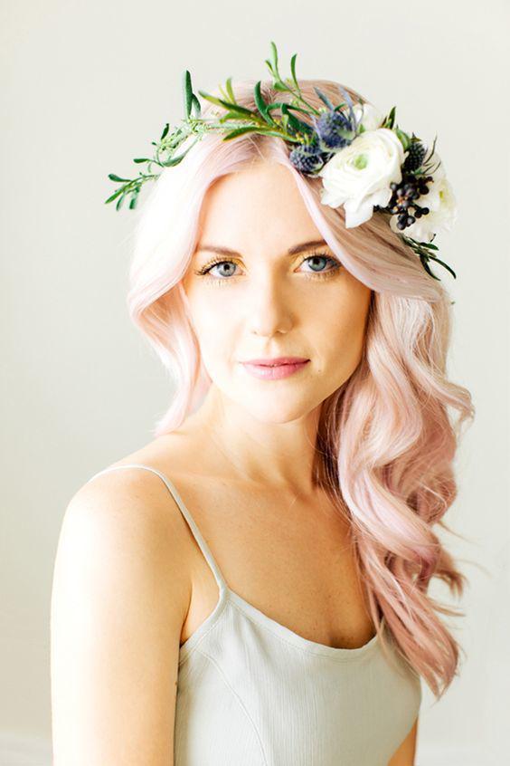 รูปภาพ:http://www.prettydesigns.com/wp-content/uploads/2016/01/Pastel-Pink-Wedding-Hairstyle.jpg