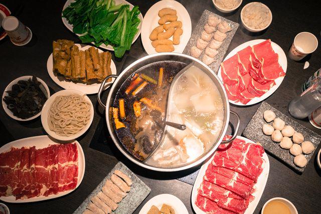 รูปภาพ:http://www.thatfoodcray.com/wp-content/uploads/2014/09/hot-pot-taipei-taiwan-taihodien-restaurant-8.jpg