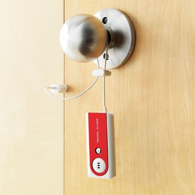 รูปภาพ:http://thegadgetflow.com/wp-content/uploads/2014/03/Motion-Sensitive-Portable-Door-Alarm.jpg