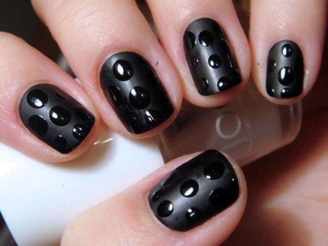 รูปภาพ:https://www.askideas.com/media/70/Black-Matte-Nail-Art-With-Glossy-Black-Polka-Dots.jpg