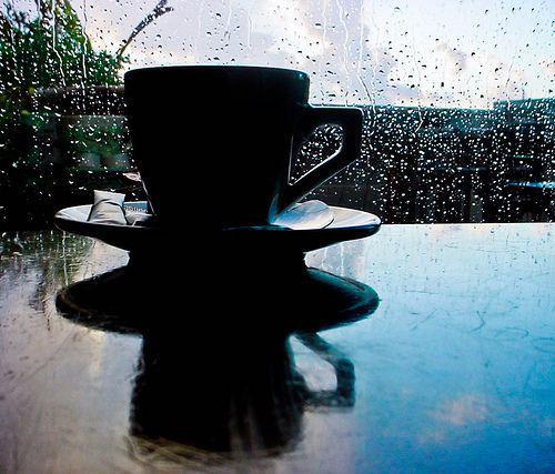 รูปภาพ:http://www.inspyromance.com/wp-content/uploads/2014/04/rainy-day-coffee-1.jpg