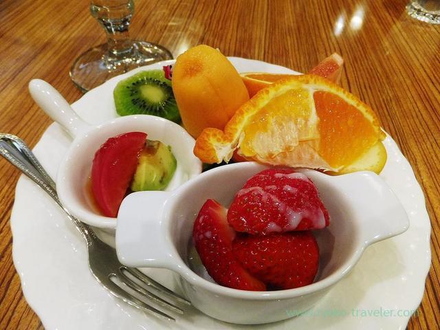 รูปภาพ:http://www.ryoko-traveler.com/blog/wp-content/uploads/2014/06/Assorted-fruits-Miki-Fruits-Cafe-Nishi-Ohashi.jpg