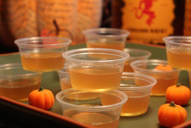 รูปภาพ:http://smileshappen.org/wp-content/uploads/2015/10/Apple-Cider-Jello-Shots.jpg