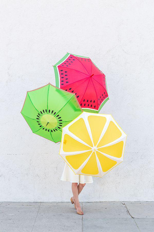 รูปภาพ:http://studiodiy.wpengine.com/wp-content/uploads/2014/07/DIY-Fruit-Slice-Umbrellas33.jpg