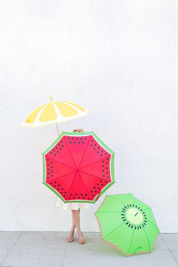 รูปภาพ:http://studiodiy.wpengine.com/wp-content/uploads/2014/07/DIY-Fruit-Slice-Umbrellas34.jpg