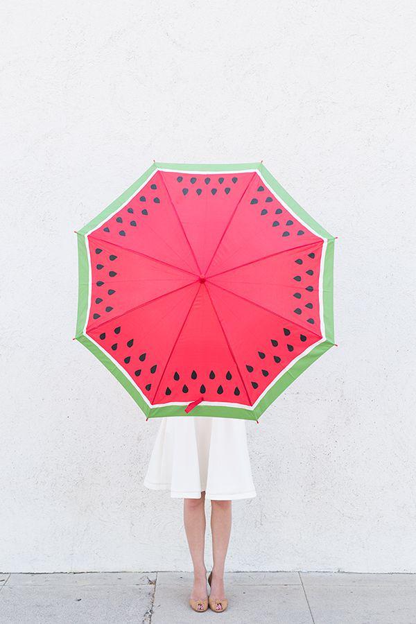 รูปภาพ:http://studiodiy.wpengine.com/wp-content/uploads/2014/07/DIY-Fruit-Slice-Umbrellas39.jpg