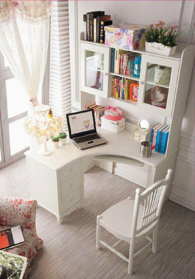 รูปภาพ:https://www.loombrand.com/wp-content/uploads/2016/01/Little-corner-desk-with-a-lot-of-space-for-storage-home-office-decor.jpg