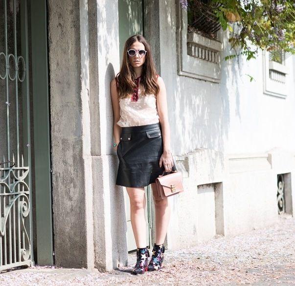รูปภาพ:http://glamradar.com/wp-content/uploads/2016/06/4.-breezy-top-with-leather-skirt.jpg