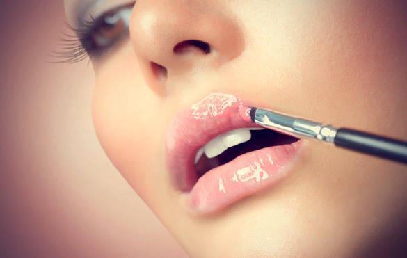รูปภาพ:http://youqueen.com/wp-content/uploads/2012/09/Professional-Make-up-Lipgloss.jpg