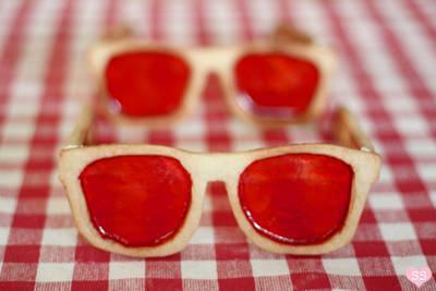 รูปภาพ:http://i1.wp.com/housegoeshome.files.wordpress.com/2013/08/sunglasses-biscuits.jpg