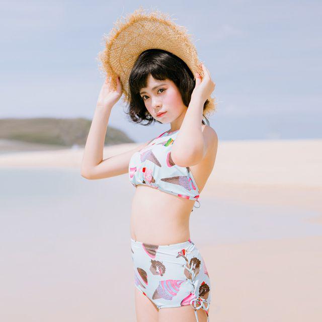 รูปภาพ:http://g02.a.alicdn.com/kf/HTB1KJgCJFXXXXcSXVXXq6xXFXXXa/Korean-Ice-Cream-Pattern-Bikinis-Women-Halter-Neck-High-Waisted-Bikini-Set-Open-Back-Biniki-Swimwear.jpg