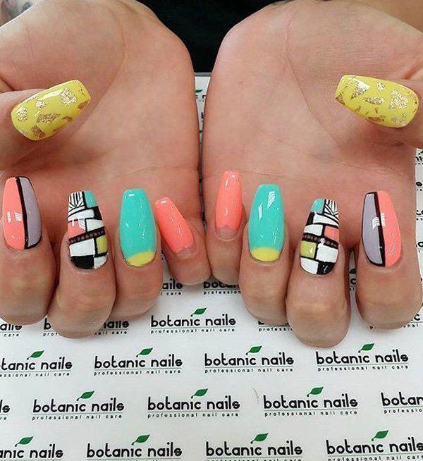 รูปภาพ:http://www.cuded.com/wp-content/uploads/2016/02/Abstract-nail-art-7.jpg