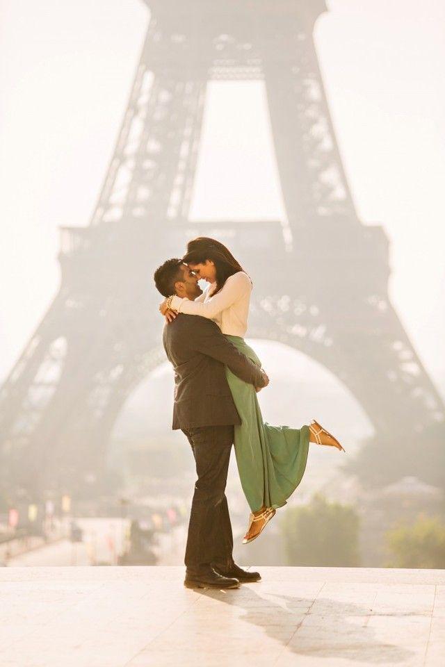 รูปภาพ:http://cdn.howheasked.com/wp-content/uploads/2014/10/cute-engagement-photo-ideas-in-paris-702x1053.jpg