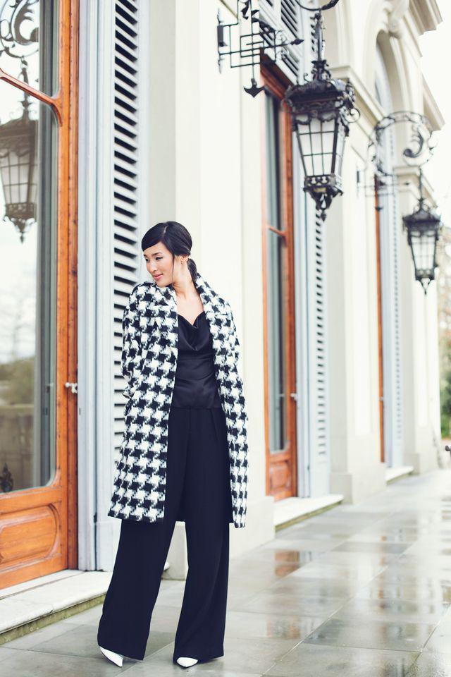 รูปภาพ:http://glamradar.com/wp-content/uploads/2015/12/6.-checkered-coat-with-black-outfit.jpg