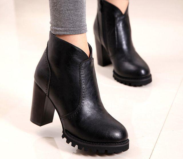 รูปภาพ:http://g01.a.alicdn.com/kf/HTB1Tiw0JXXXXXcjXVXXq6xXFXXXB/Women-Boots-2015-Autumn-Winter-Boots-High-Quality-Soft-Leather-Martin-Boots-Ankle-Boots-Brand-Fashion.jpg
