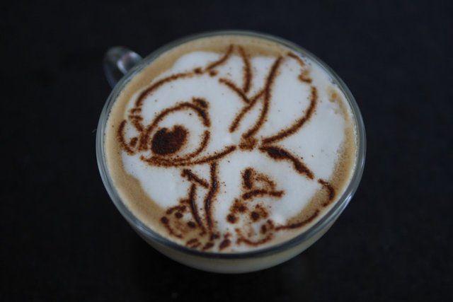 รูปภาพ:http://img07.deviantart.net/9d10/i/2014/326/4/f/stitch___ohana____latte_art_by_troskx-d87azq8.jpg