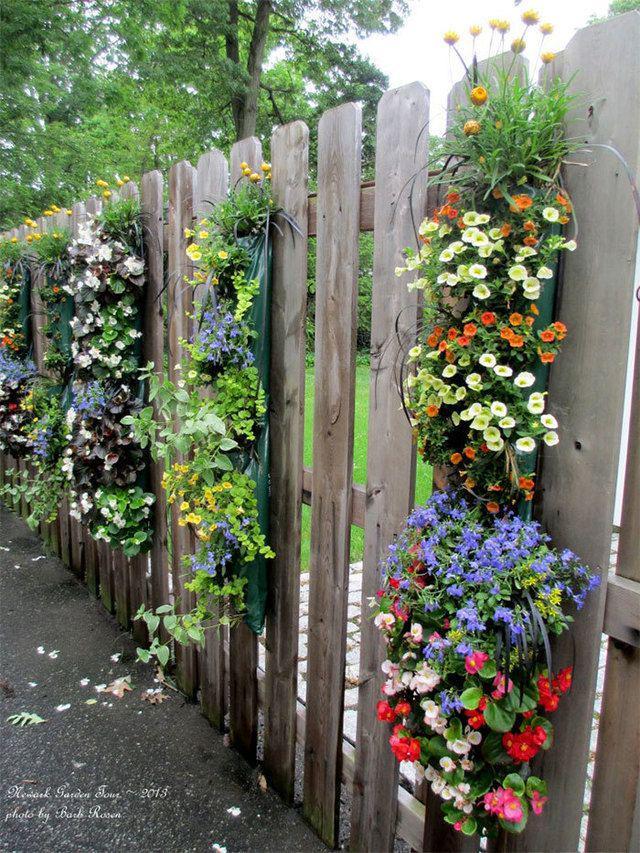 รูปภาพ:http://static.boredpanda.com/blog/wp-content/uploads/2016/04/Garden-fence-decor-ideas-40-57234bcf3a4e4__700.jpg