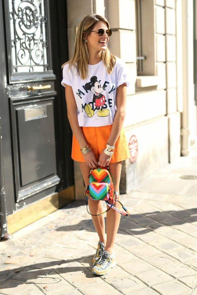 รูปภาพ:http://glamradar.com/wp-content/uploads/2016/02/1.-mickey-mouse-shirt-with-orange-skirt-and-rainbow-colored-striped-bag-1.jpg