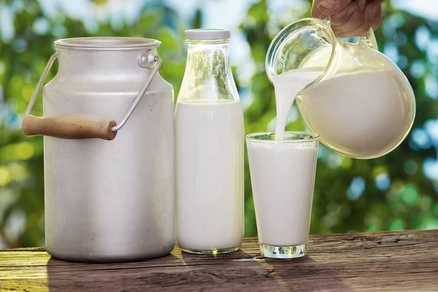 รูปภาพ:http://healthimpactnews.com/wp-content/uploads/sites/2/2014/06/Pouring-fresh-raw-milk-in-glass.jpg