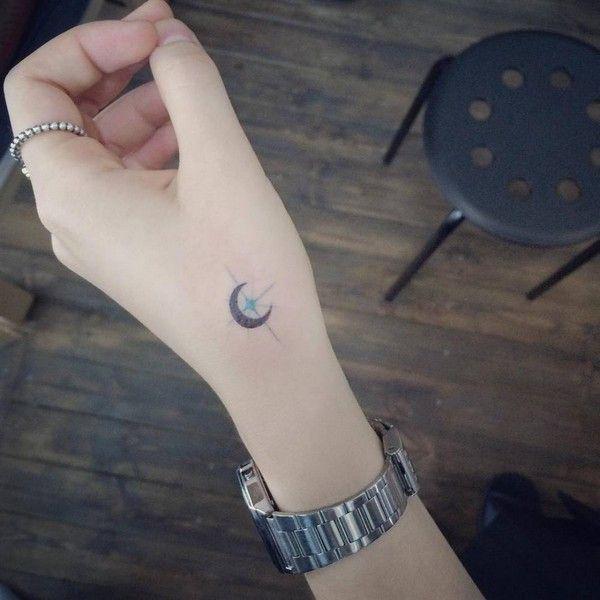 รูปภาพ:http://www.piercingmodels.com/wp-content/uploads/2016/01/crescent-moon-tattoo.jpg