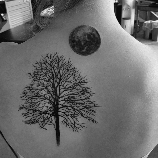 รูปภาพ:https://www.askideas.com/media/25/Tree-Without-Leaves-With-Moon-Tattoo-On-Girl-Upper-Back.png