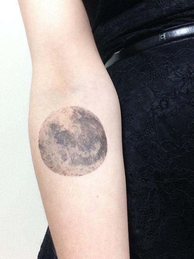 รูปภาพ:http://tattoocollection.in/wp-content/uploads/Moon-Phases-Tattoos-On-Forearms-3.jpg