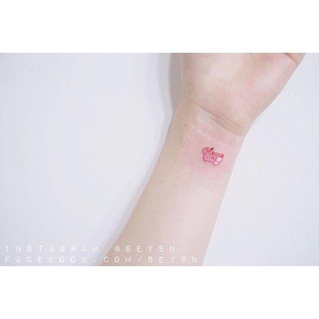 รูปภาพ:http://tattooblend.com/wp-content/uploads/2016/01/Tiny-Pink-flower-tattoo.jpg