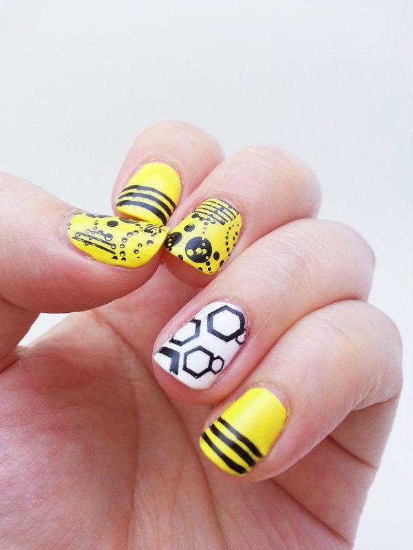 รูปภาพ:http://img12.deviantart.net/0060/i/2014/102/9/d/bumble_bee_nails_by_smallcreationsbymel-d7e3vob.jpg