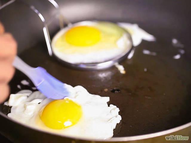 รูปภาพ:http://pad1.whstatic.com/images/thumb/0/03/Make-Sunny-Side-up-Eggs-Step-6.jpg/670px-Make-Sunny-Side-up-Eggs-Step-6.jpg