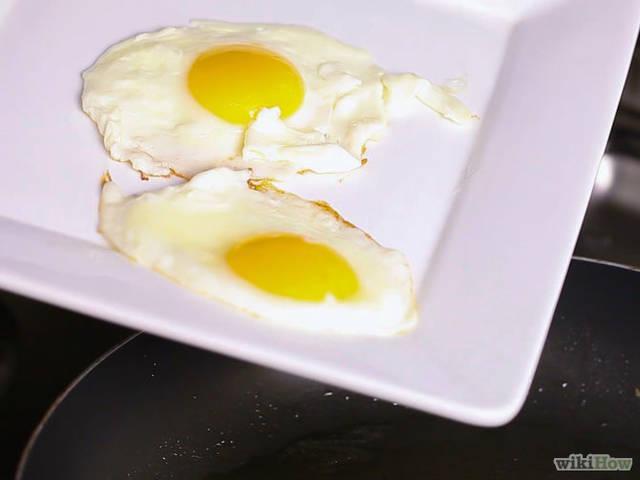 รูปภาพ:http://pad3.whstatic.com/images/thumb/6/65/Make-Sunny-Side-up-Eggs-Step-9.jpg/670px-Make-Sunny-Side-up-Eggs-Step-9.jpg